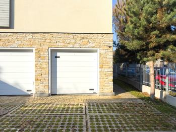 garáž - Pronájem bytu 3+kk v osobním vlastnictví 74 m², Praha 6 - Lysolaje
