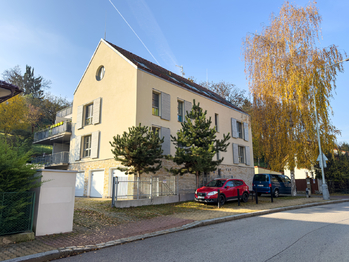 dům - Pronájem bytu 3+kk v osobním vlastnictví 74 m², Praha 6 - Lysolaje 