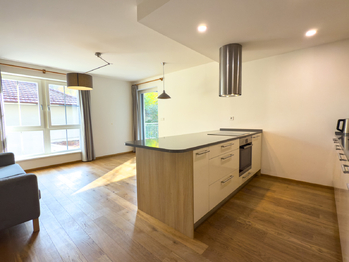 pohled y kuchyně - Pronájem bytu 3+kk v osobním vlastnictví 74 m², Praha 6 - Lysolaje