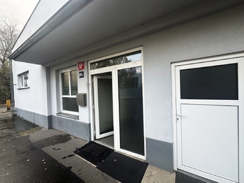 Pronájem výrobních prostor 415 m², Praha 9 - Kbely