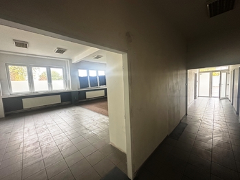 Pronájem výrobních prostor 415 m², Praha 9 - Kbely