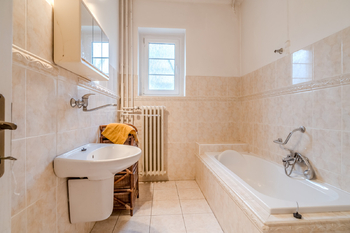 Prodej domu 383 m², Křešice
