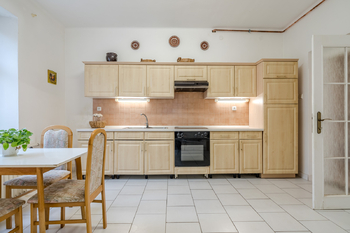 Prodej domu 383 m², Křešice
