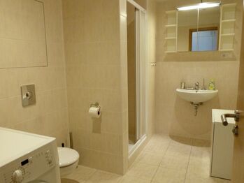 Koupelna - Pronájem bytu 1+kk v osobním vlastnictví 34 m², Praha 10 - Vinohrady
