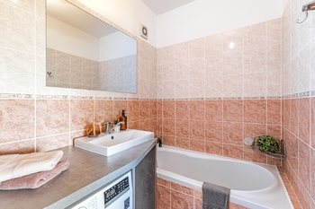 Koupelna. - Pronájem bytu 2+kk v osobním vlastnictví 45 m², Praha 4 - Chodov