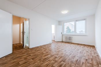 OBÝVACÍ POKOJ - Pronájem bytu 1+kk v osobním vlastnictví 29 m², Praha 8 - Troja