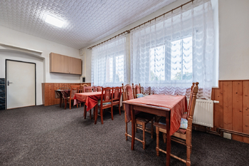 Prodej kancelářských prostor 670 m², Zbrašín