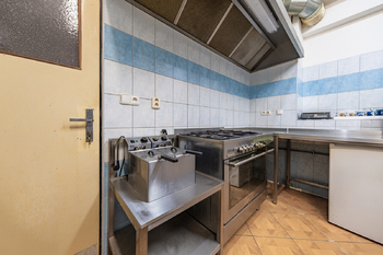 Prodej kancelářských prostor 670 m², Zbrašín