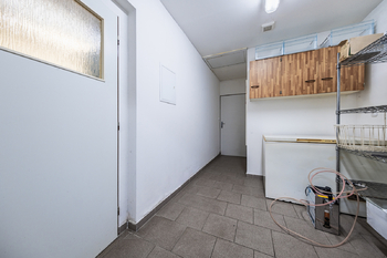 Prodej kancelářských prostor 670 m², Zbrašín