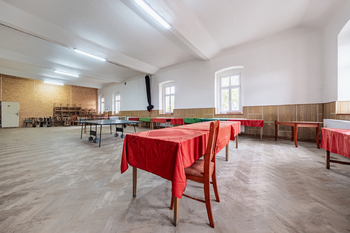 Prodej kancelářských prostor 670 m², Zbrašín