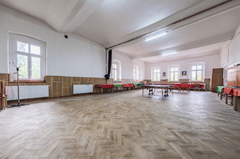 Prodej kancelářských prostor 670 m², Zbrašín