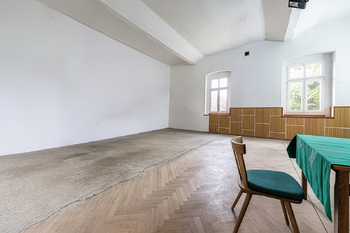 Prodej kancelářských prostor 670 m², Zbrašín