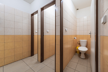 Prodej kancelářských prostor 670 m², Zbrašín