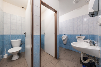 Prodej kancelářských prostor 670 m², Zbrašín