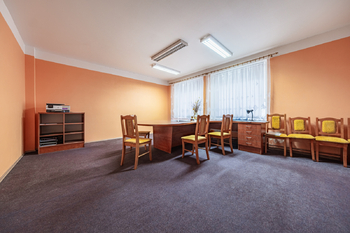 Prodej kancelářských prostor 670 m², Zbrašín