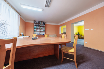 Prodej kancelářských prostor 670 m², Zbrašín