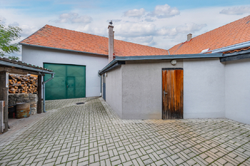 Prodej kancelářských prostor 670 m², Zbrašín