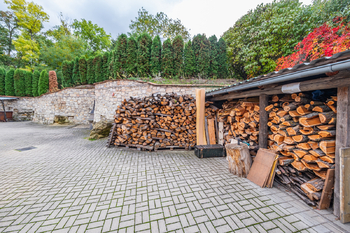 Prodej kancelářských prostor 670 m², Zbrašín