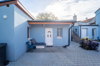 Vstup do bytu č. 1, 2kk - Prodej domu 197 m², Praha 8 - Ďáblice