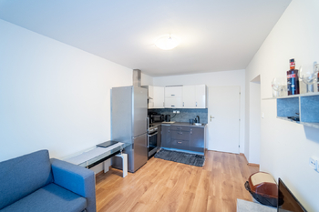 Kuchyň pohled 2 - Prodej domu 197 m², Praha 8 - Ďáblice