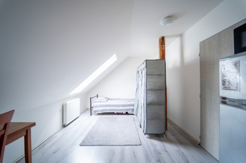 Pokoj 1 bytu č. 3 - Prodej domu 197 m², Praha 8 - Ďáblice