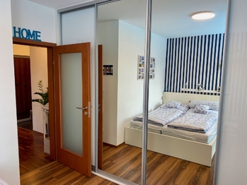 Vestavěné skříně - Prodej bytu 3+kk v osobním vlastnictví 80 m², Mukařov