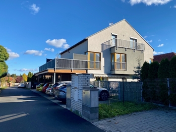 Kvalitní viladům - Prodej bytu 3+kk v osobním vlastnictví 80 m², Mukařov