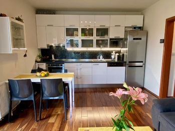 Kuchyně - Prodej bytu 3+kk v osobním vlastnictví 80 m², Mukařov