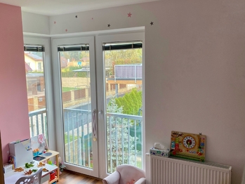 Světlé pokoje - Prodej bytu 3+kk v osobním vlastnictví 80 m², Mukařov
