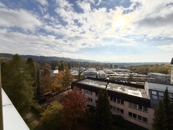 výhled z lodžie - Prodej bytu 2+1 v osobním vlastnictví 64 m², Mariánské Lázně