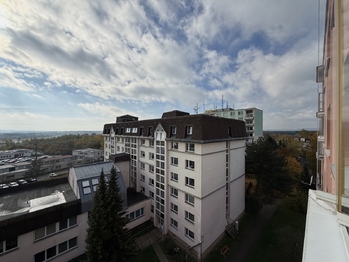výhled z lodžie - Prodej bytu 2+1 v osobním vlastnictví 64 m², Mariánské Lázně