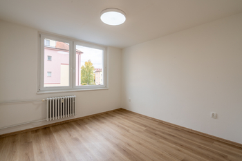 ložnice (pokoj č.1) - Pronájem bytu 2+1 v družstevním vlastnictví 60 m², Vsetín