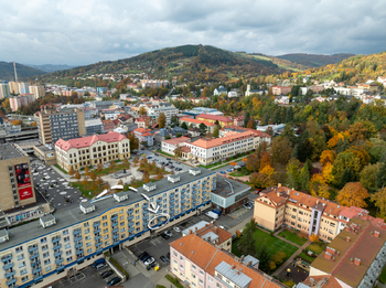 označený byt ze strany parku - Pronájem bytu 2+1 v družstevním vlastnictví 60 m², Vsetín