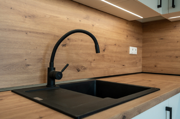 glavírovaný dřez - Pronájem bytu 2+1 v družstevním vlastnictví 60 m², Vsetín