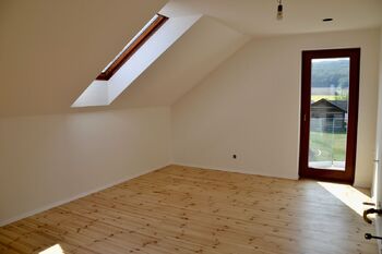 pokoj s balkonem - Prodej domu 280 m², Řepov