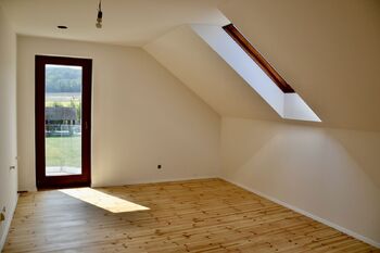 pokoj s balkonem - Prodej domu 280 m², Řepov
