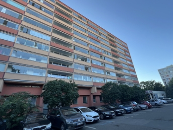 bytový dům - Prodej bytu 1+1 v osobním vlastnictví 40 m², Praha 8 - Střížkov 
