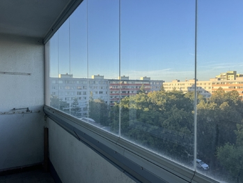lodžie - Prodej bytu 1+1 v osobním vlastnictví 40 m², Praha 8 - Střížkov