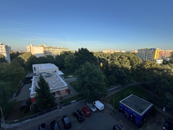 výhled - Prodej bytu 1+1 v osobním vlastnictví 40 m², Praha 8 - Střížkov