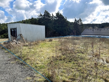 příjezdová cesta podél celé jedné strany - slepá, dále nevede - Prodej pozemku 723 m², Radošovice