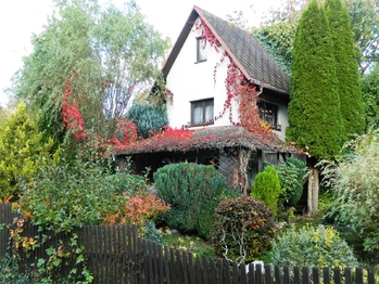 Celkový pohled na stavbu. - Prodej chaty / chalupy 76 m², Cheb 