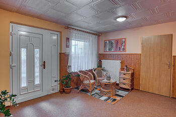 Hala - Prodej domu 292 m², Praha 9 - Čakovice