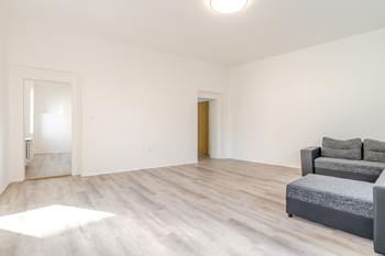Obývací pokoj - Prodej bytu 2+1 v osobním vlastnictví 82 m², Ústí nad Labem