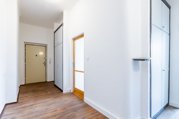 Předsíň - Pronájem bytu 2+1 v osobním vlastnictví 62 m², Praha 8 - Kobylisy