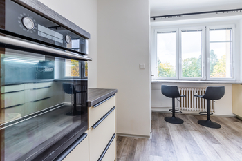 Kuchyň - Pronájem bytu 2+1 v osobním vlastnictví 62 m², Praha 8 - Kobylisy