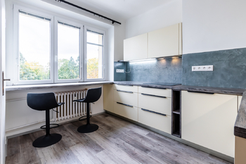 Kuchyň - Pronájem bytu 2+1 v osobním vlastnictví 62 m², Praha 8 - Kobylisy