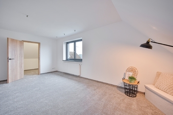 1. pokoj v patře - reálný stav - Prodej domu 164 m², Františkovy Lázně