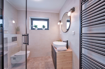 Koupelna v patře - Prodej domu 164 m², Františkovy Lázně