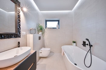 Koupelna v přízemí - Prodej domu 164 m², Františkovy Lázně