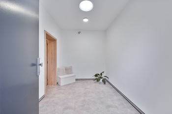 Vstupní chodba - reálný stav - Prodej domu 164 m², Františkovy Lázně